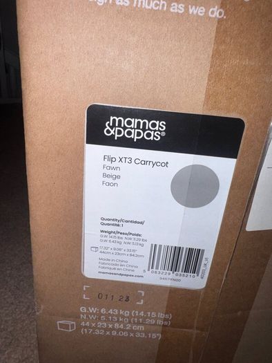 Paras mamas flipXT3 ( new carrycot still in box)