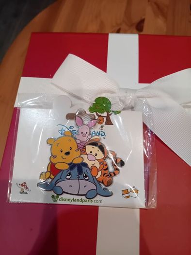 Disney pins bumdle