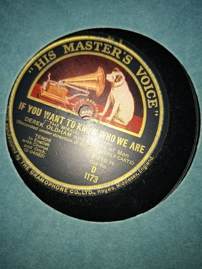 His Master's Voice record album for Gilbert & Sullivan's The Mikado. around 1926 or 1927 The set features 12" 78 RPM shellac records