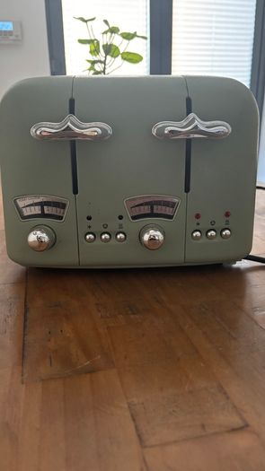 4 slice toaster - works perfectly