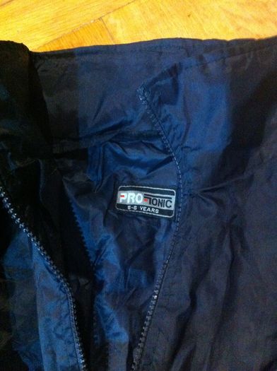Windcheater jacket, kag in a bag. Age 5-6 years.