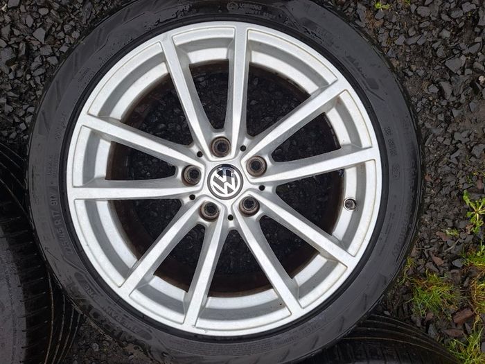 17" Vw Alloys with tyres