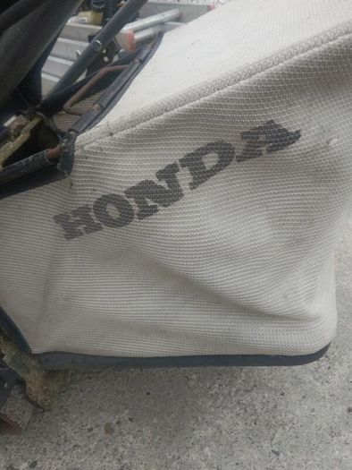 Honda HRD 536 Hydrostatic self drive roller lawnmower with 23 inch aluminium deck, in excellent working condition, which starts first pull.