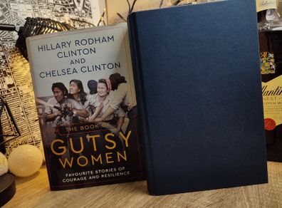 The Book of Gutsy Women: Favourite Stories of Courage and Resilience ! by Hillary and Chelsea Clinton ! RRP 31.50e ! Hardcover ! 2019 ! by Simon & Schuster UK !