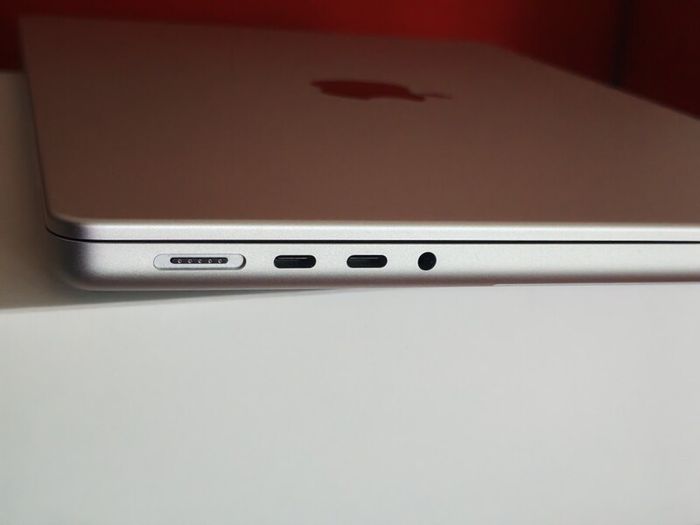 Macbook Pro M4, 2024 like new