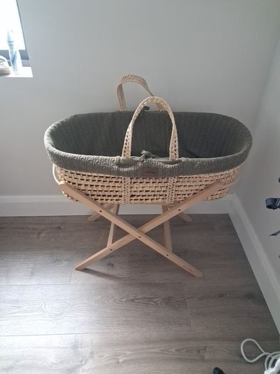 Green sheep moses basket