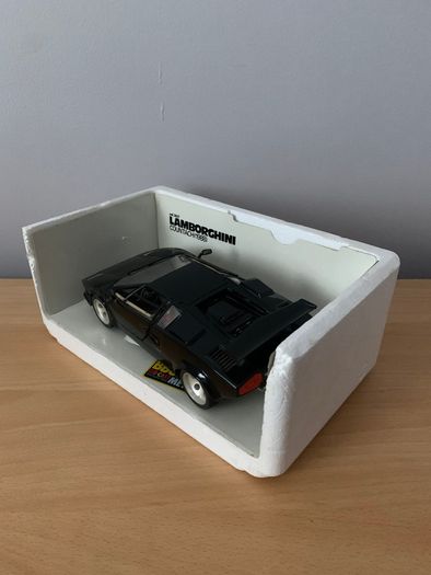 Lamborghini Countach 1988 1/18 Burago Model Car