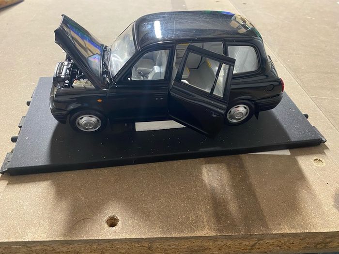 London Taxi - Diecast metal Model car. 1:18