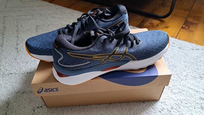 Asics Gel Nimbus 23 - Unworn   43.5eu  8.5uk