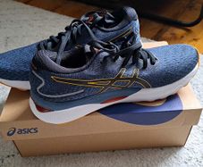 Asics Gel Nimbus 23 - Unworn   43.5eu  8.5uk