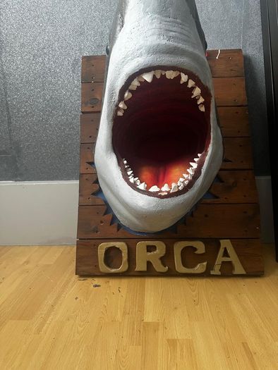 Iconic Jaws Wall Mount