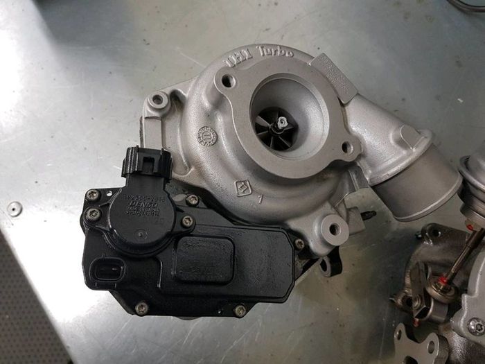 TOYOTAAuris Avensis VB382.0 diesel 2012-