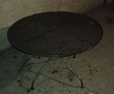 Mesh round garden table