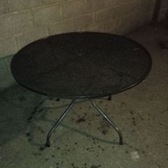 Mesh round garden table