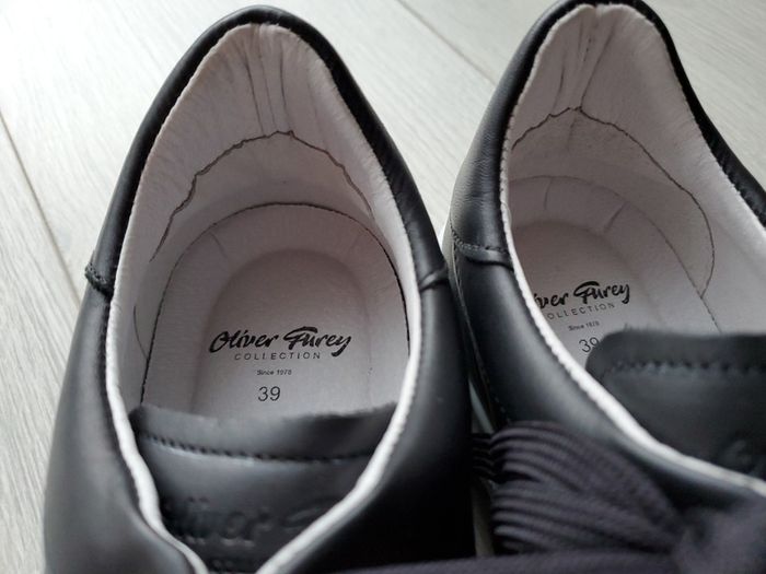Women's trainers