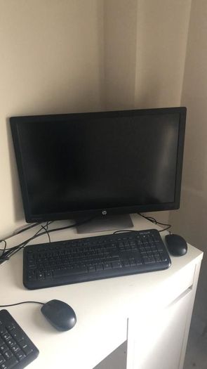 HP EliteDisplay E242 LED Computer Monitor 24 Inches