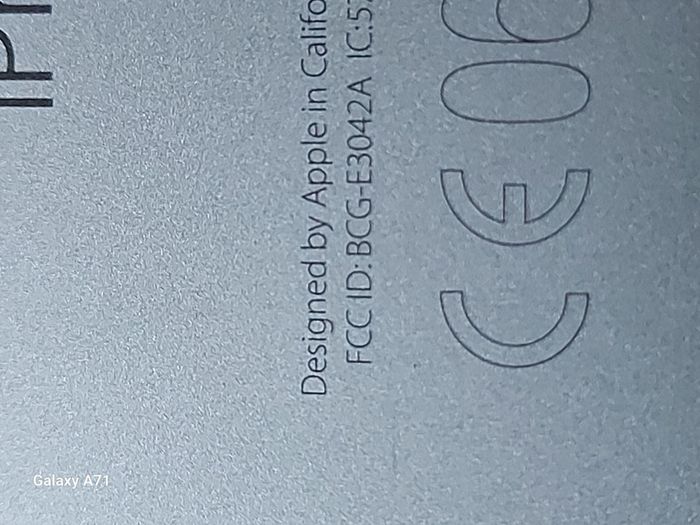 Apple Iphone SE, Space Grey, 32GB, with Battery Pack Case for Great protection, excellent condition