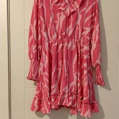 pink dress