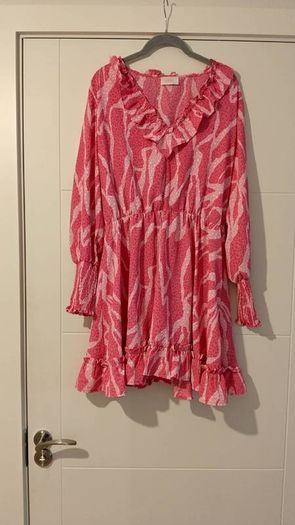 pink dress