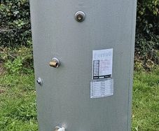 Hot water cylinder
