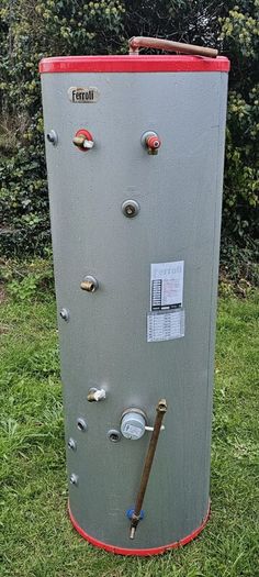 Hot water cylinder