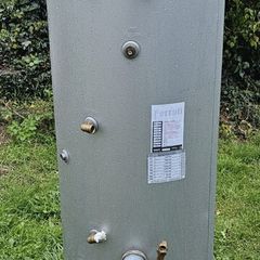 Hot water cylinder