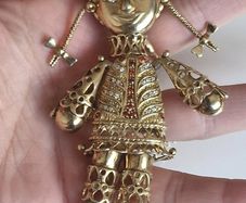 A stunning vintage silver gilt ragdoll pendant necklace rare to find