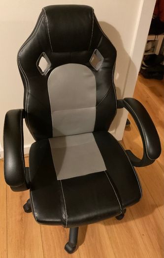 Black and grey gaming chair