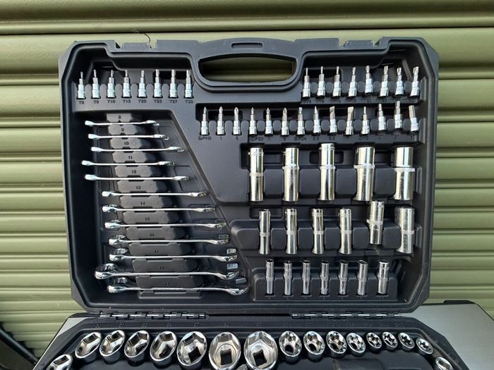 231pc Socket Set - 1/4, 3/8 1/2 Drive