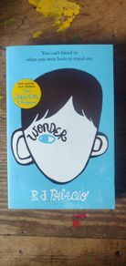 Wonder + The Julian Chapter - R. J. Palacio
