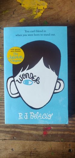 Wonder + The Julian Chapter - R. J. Palacio