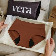 New Vera's Signature Leakproof Underwear pack of 5 size L with  new washing bag included
