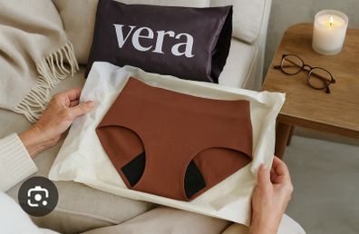 New Vera's Signature Leakproof Underwear pack of 5 size L with  new washing bag included