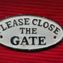 Vintage-Style Cast Iron Please Close The Gate Sign Image 3