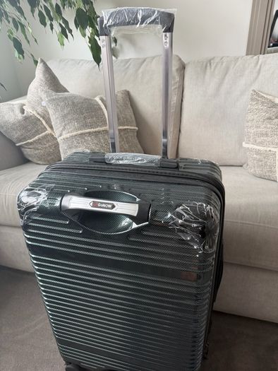 Medium size expandable luggage (new)
