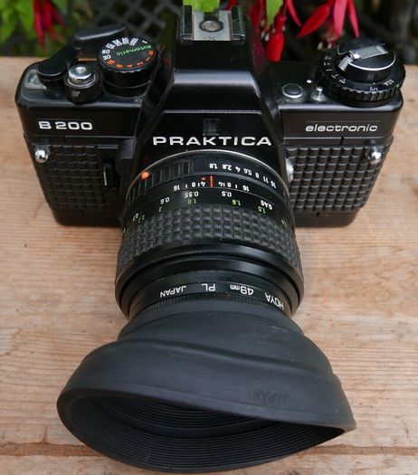 RARE Praktica B200 35mm Film SLR Camera HOIA 49mm Lens ( works well)