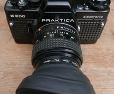 RARE Praktica B200 35mm Film SLR Camera HOIA 49mm Lens ( works well)