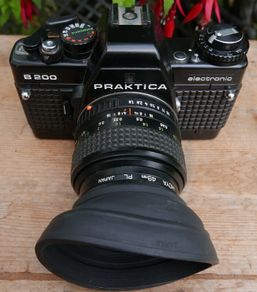 RARE Praktica B200 35mm Film SLR Camera HOIA 49mm Lens ( works well)