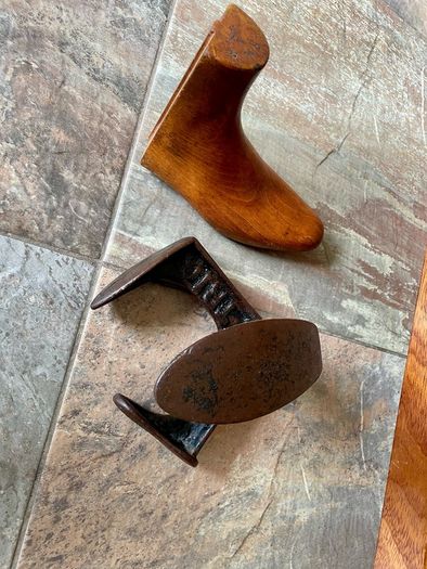 Cobblers Anvil Vintage Cast Iron Shoe Last Book End Door Stop Heavy Prop