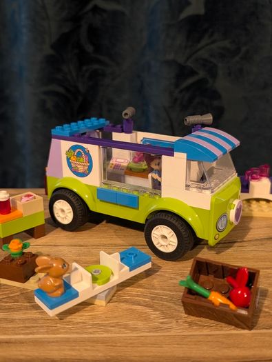 Lego Friends 10749 Mia's Organic Food Market and 30413 Flower Cart