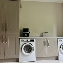 Back kitchen/utility presses and worktop (incl. sink/tap)