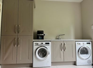 Back kitchen/utility presses and worktop (incl. sink/tap)