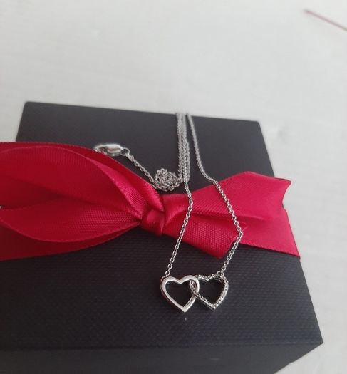 New silver pendant with real diamonds