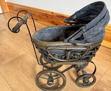 Antique type pram