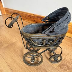 Antique type pram