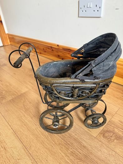 Antique type pram