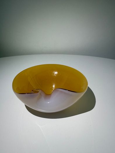 Vintage Alfredo Barbini Attributed Murano Biomorphic Shell Bowl.  Original BD Label. c.1965 to 1975