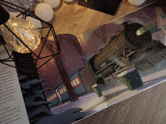The Polar Express ! by Chris Van Allsburg ! CHEAPEST COPY ONLINE ! with CD read by Liam Neeson ! 2017 ! by Andersen Press !
