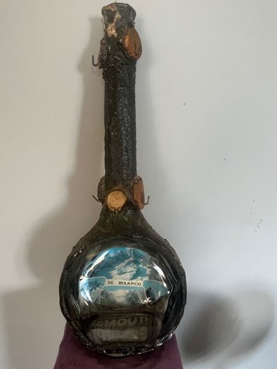 Key holder decanter