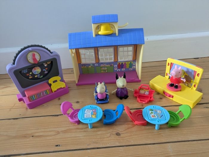 Peppa pig school play set